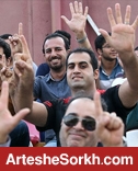 حضور هواداران پرسپولیس مقابل باشگاه در حمایت از طاهری؛ استقلال باید عذرخواهی کند