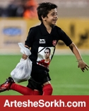 جام قهرمانی پرسپولیس را هانی نوروزی بالا می برد