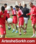 بازیکنان فردا در دو گروه تمرین میکنند